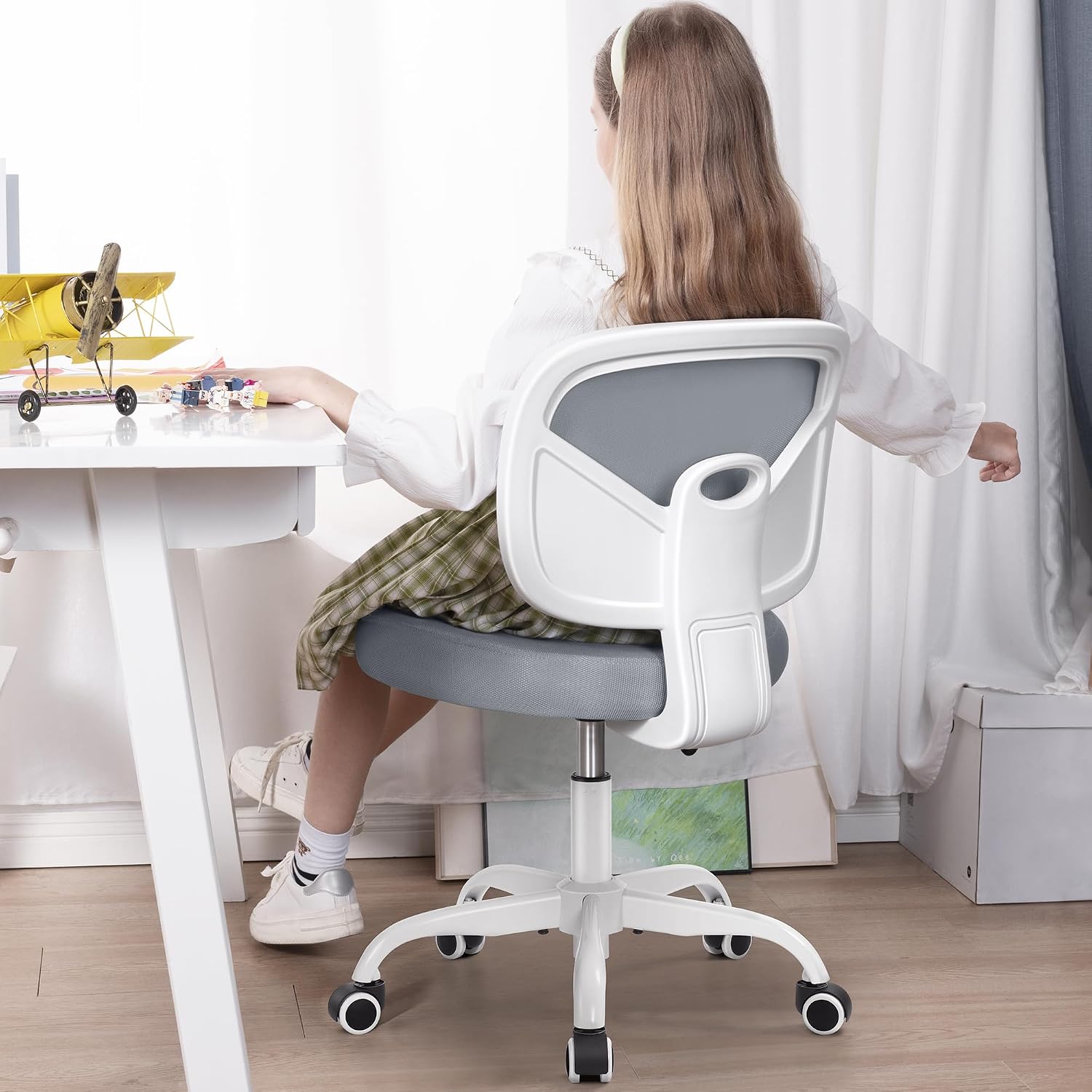 Gray Mesh Adjustable Kids Desk Chair